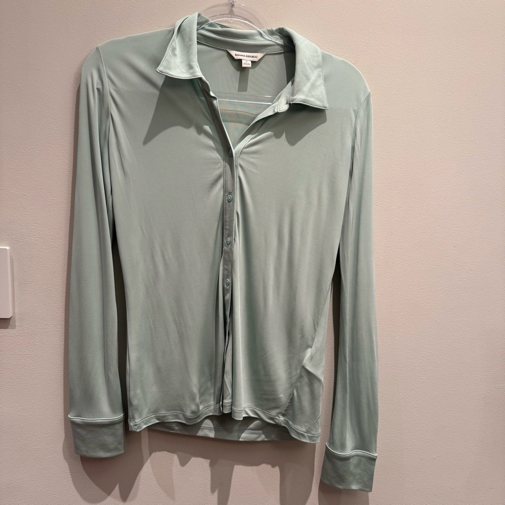 Banana Republic Light Sage Button-Up Long Sleeve Crepe Shirt Size Small Women’s - Picture 2 of 8
